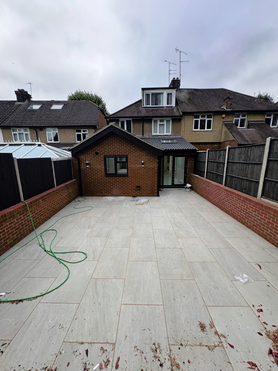 Rear Extension with Kitchen Fitting Project image