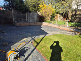 Surbiton - Porcelain Patio and Radius walls Project image