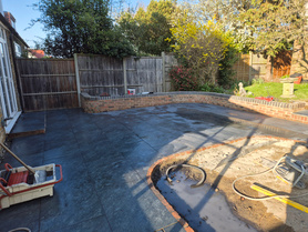 Surbiton - Porcelain Patio and Radius walls Project image