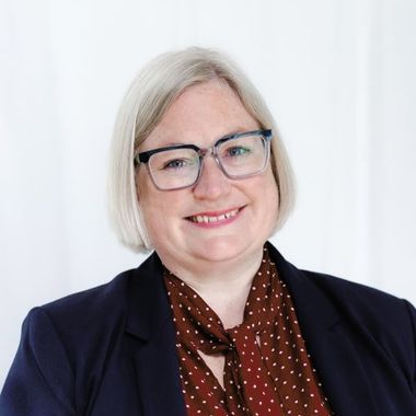 Headshot Carolyn Frank.jpg