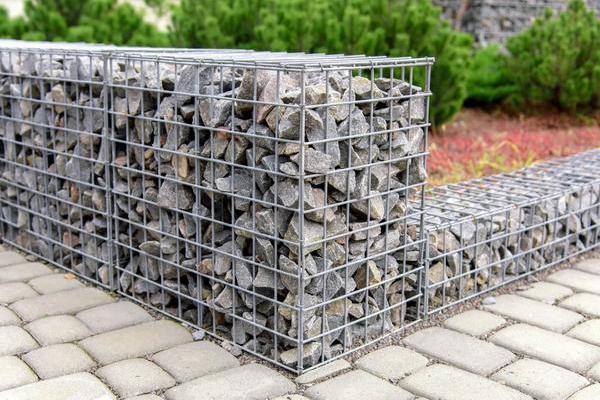 Gabion retaining wall