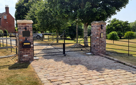 Reclaimed brick gate pillars Project image