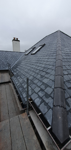 Brazilian slate with a dry ridge system  Project image