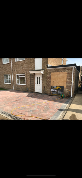 SIDE EXTENSION DRIVEWAY AND NEIGHBOURS DRIVEWAY  Project image