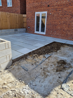 Patio and Planters  Project image