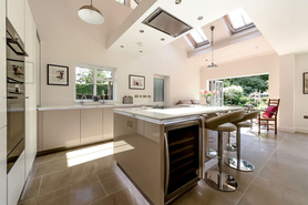 Side extension with vaulted ceiling in Northwood Project image