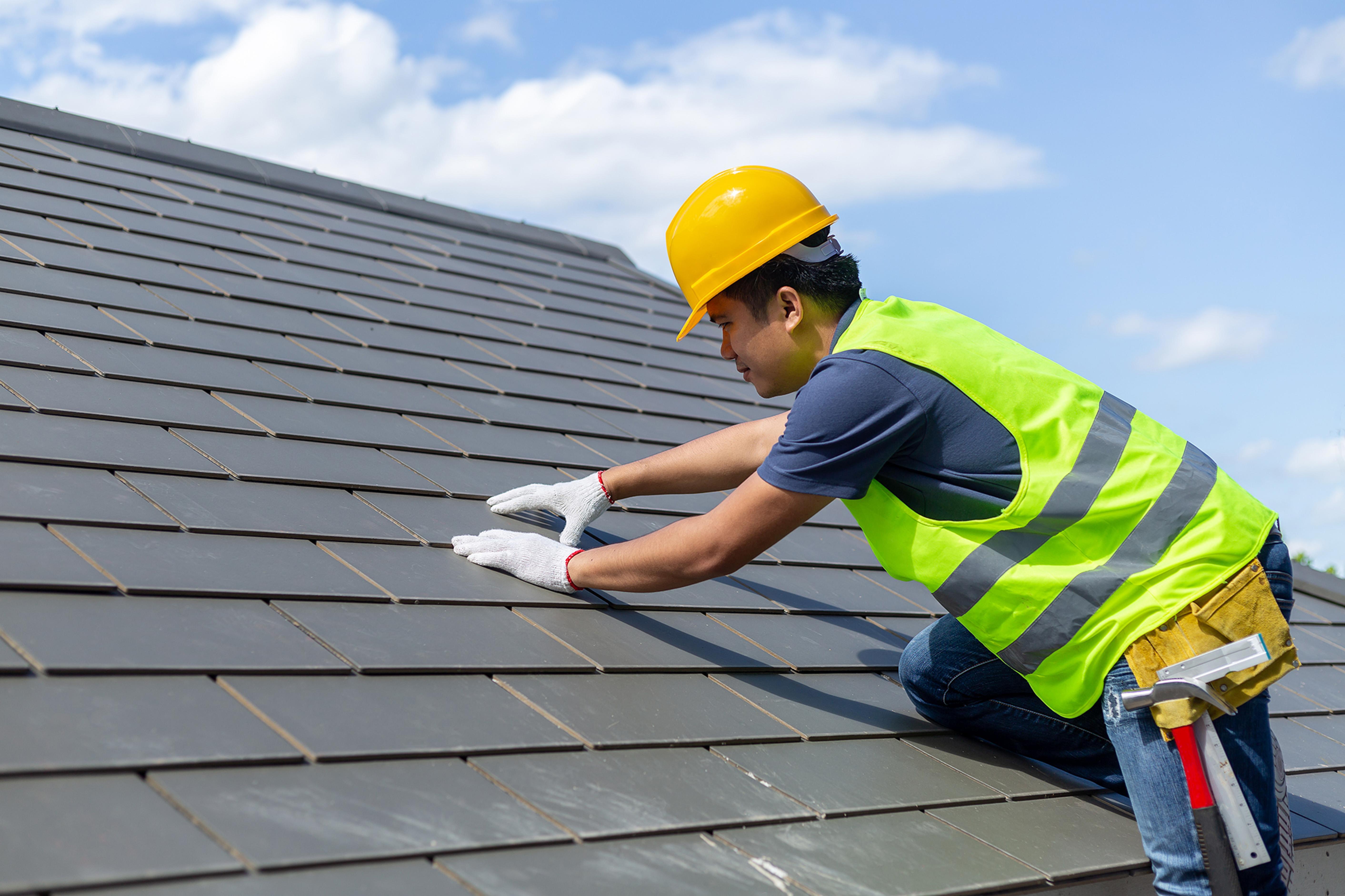 Roofer tiling