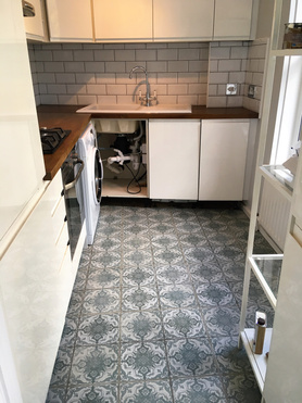 NEW LOOK FOR THE KITCHEN - SPLASHBACK TILES AND FLOOR TILES Project image