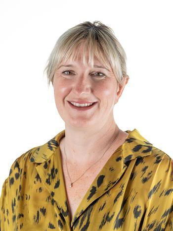 Nicola de Sousa headshot.jpg